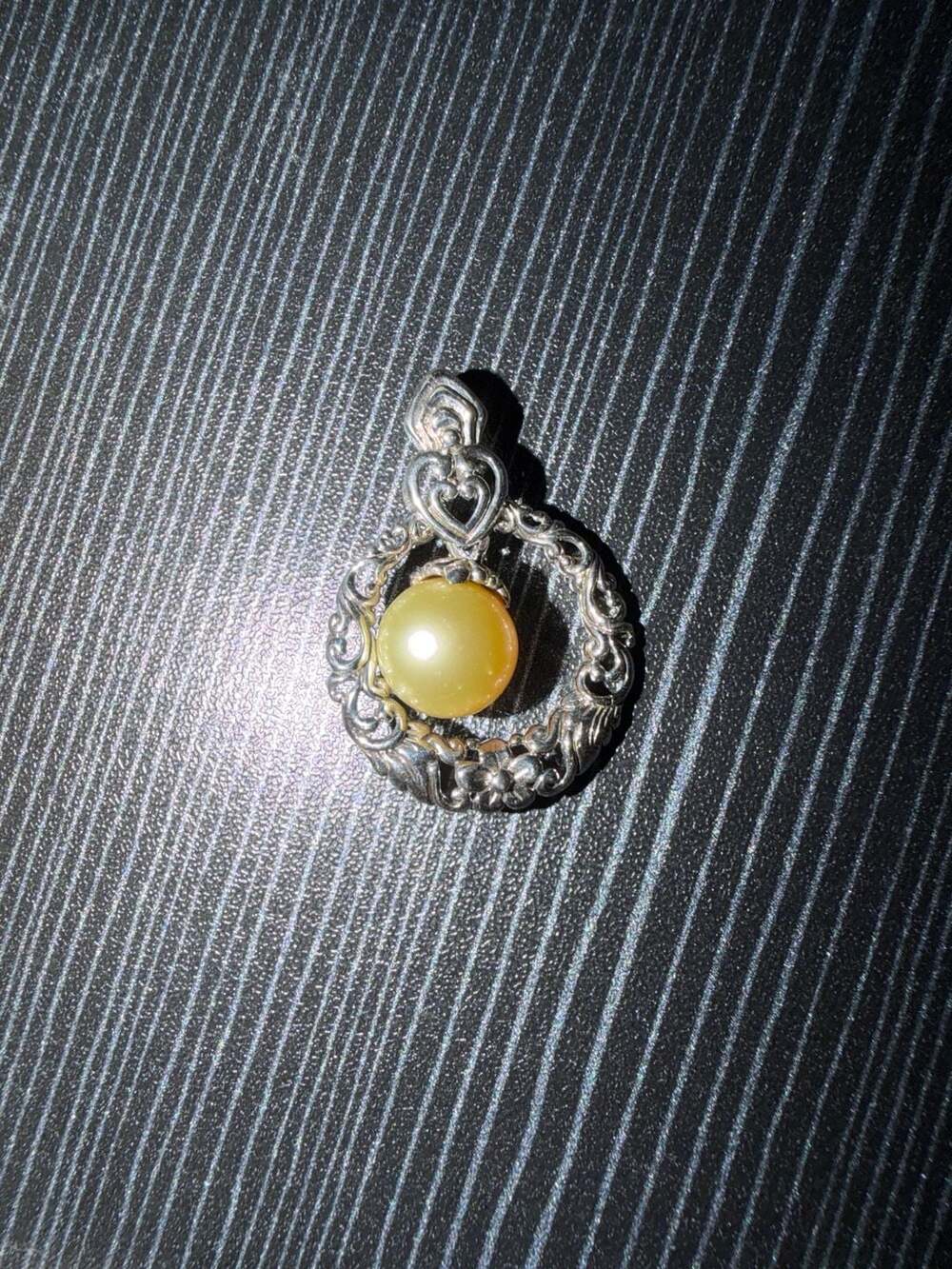 Vintage Sterling Silver 925 Filigree Heart Circle Pendant with Yellow Mabe Pearl